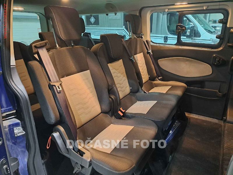 Ford Tourneo Custom (2016) 2.0TDCi L2 9míst, Limited, TZ - fotka 11 z 13