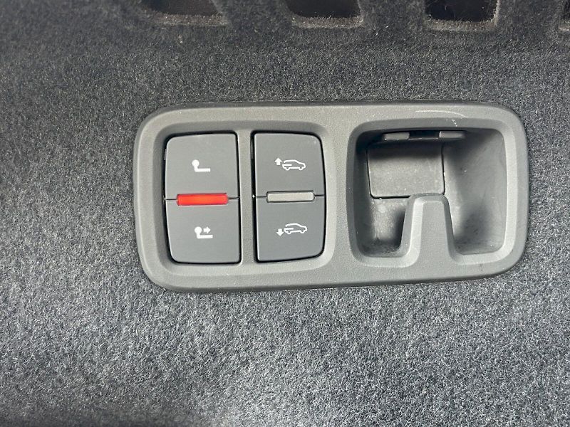 Audi Q8 (2023) 50 TDI 210 kW S-line Quattro T - fotka 32 z 35