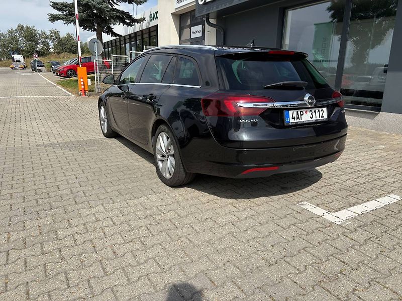 Opel Insignia Sports Tourer Sport A16XHT 125 - fotka 3 z 21