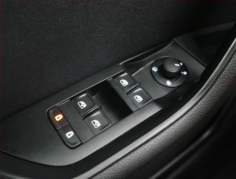 Škoda Superb (2020) 1.6 TDI, Automat, Navi - fotka 17 z 19