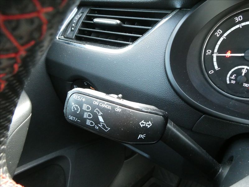 Škoda Octavia 2,0 TSi 162kW RS NAVI,EL. ŠÍBR - fotka 31 z 47