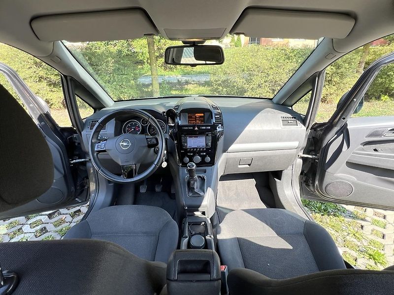 Opel Zafira (2012) - fotka 6 z 21