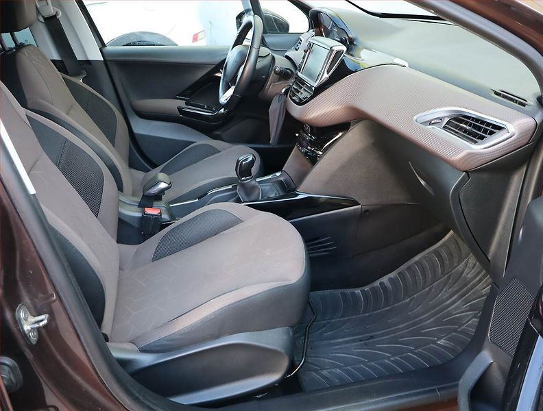 Peugeot 2008 (2014) 1.6 VTi, Tempomat - fotka 9 z 16
