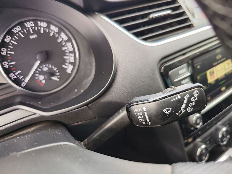 Škoda Octavia 1.6 TDI/81kW Elegance - fotka 25 z 28