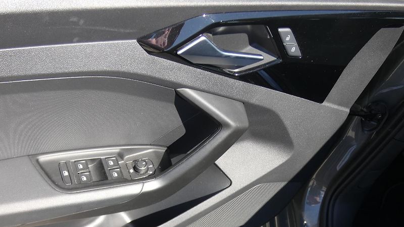 Audi A1 35 TFSI S-line Stronic - fotka 9 z 22
