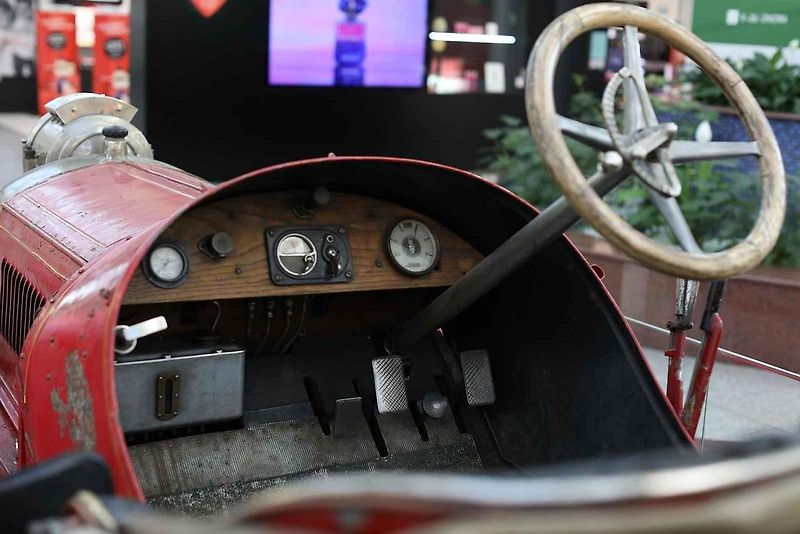 Desítkami historických aut značky Škoda se lze od čtvrtka kochat v obchodním centru Olympia v Brně. K vidění je třiadvacet aut, pět motocyklů a jízdní kolo.