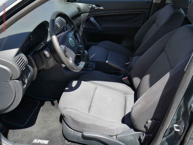 Škoda Superb (2003) 1.9 TDi, ČR, AC, zmk.řazení - fotka 9 z 14