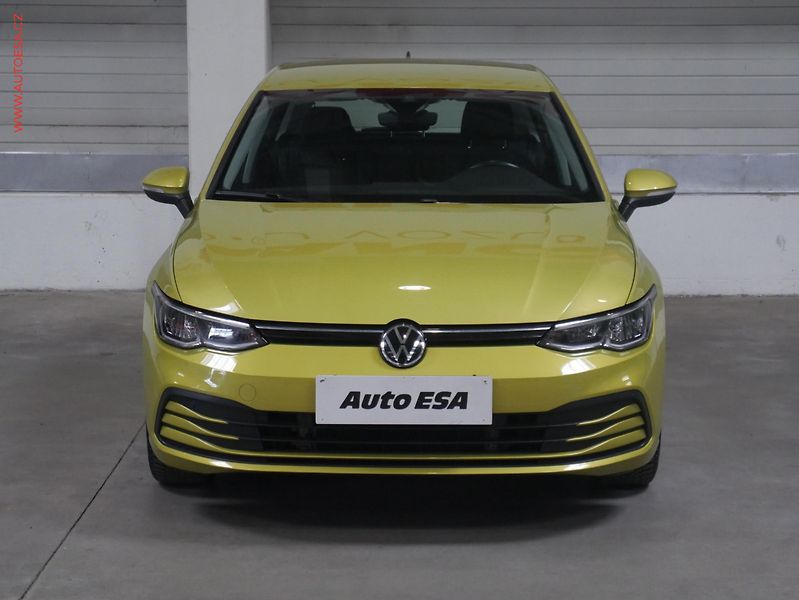 Volkswagen Golf (2020) 1.5TSi, LED, navi - fotka 2 z 15
