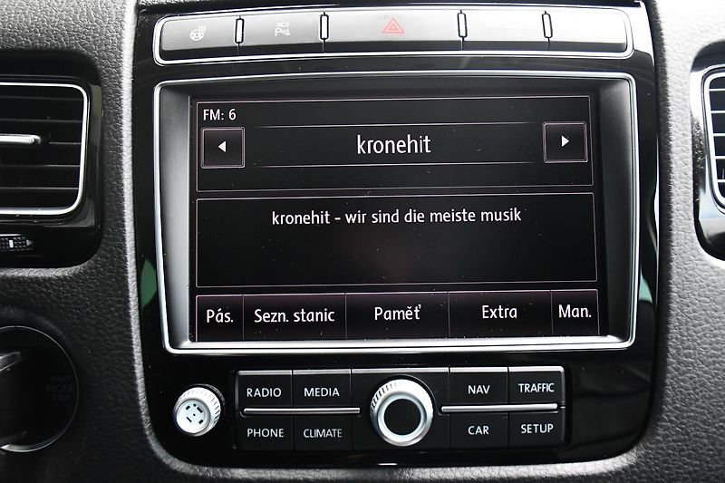 Volkswagen Touareg 3.0TDi V6 4M R-LINE TAŽNÉ ČR - fotka 27 z 44