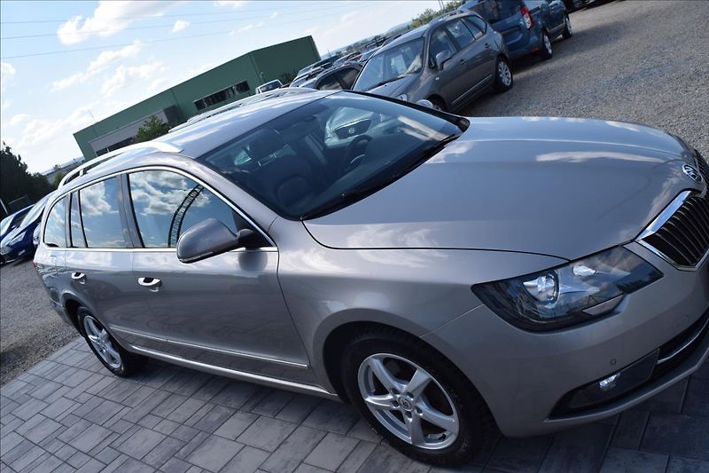 Škoda Superb 2,0 TDI 125KW TOP VÝBAVA ALU - fotka 4 z 50