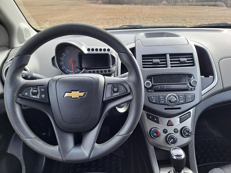 Chevrolet Aveo (2013) 1.2 1.MAJITEL 2xKOLA, SERVISKA - fotka 17 z 29