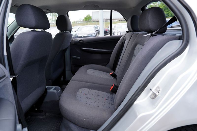 Škoda Fabia 1.0 MPI 50PS/ČR/136.000 km !!! - fotka 28 z 35