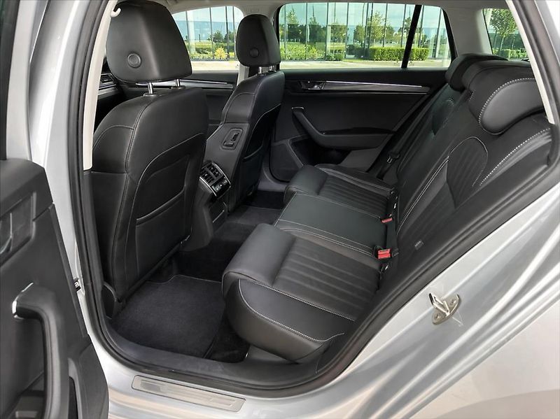 Škoda Superb 2,0 TDI DSG Premium Edition - fotka 4 z 7