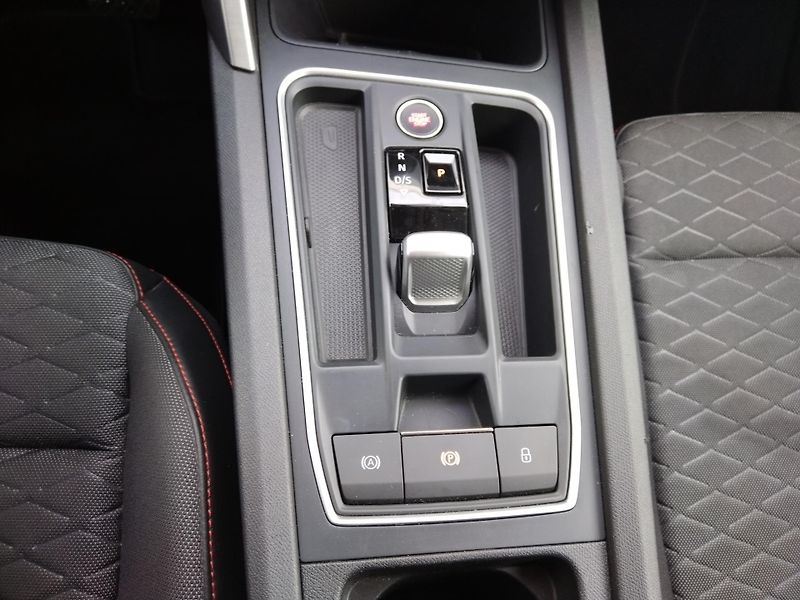 Seat Leon 2.0 TDi DSG 7st. FR-Line - fotka 25 z 29