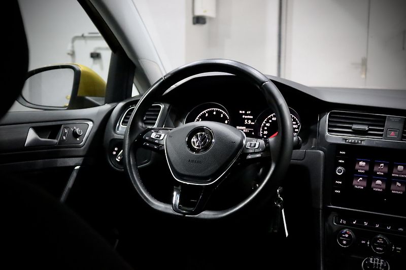Volkswagen Golf 7 FL Variant 1.4 TSI 92 kW - fotka 20 z 35