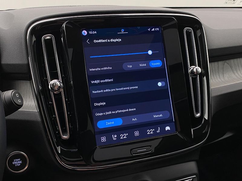 Volvo XC40 B4 DARK ULTRA AUT CZ - fotka 51 z 56