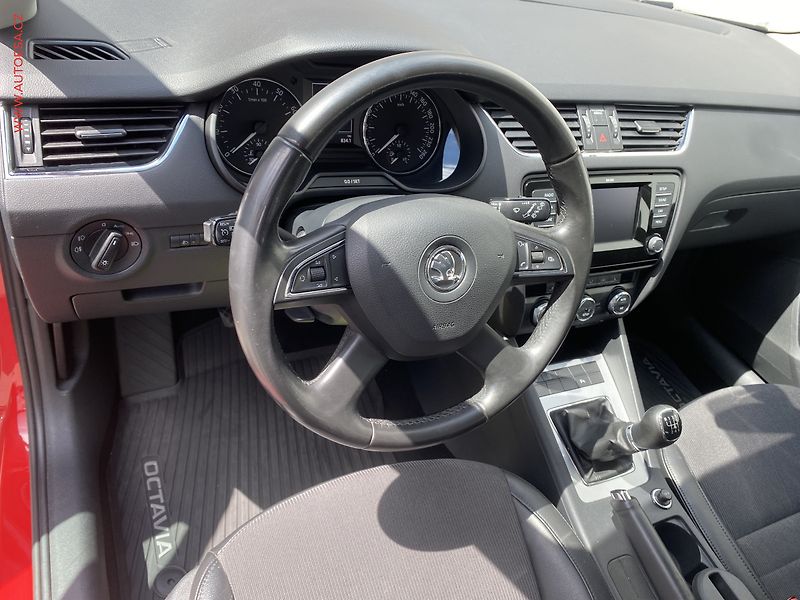 Škoda Octavia (2013) 1.2 TSi, Elegance - fotka 12 z 16