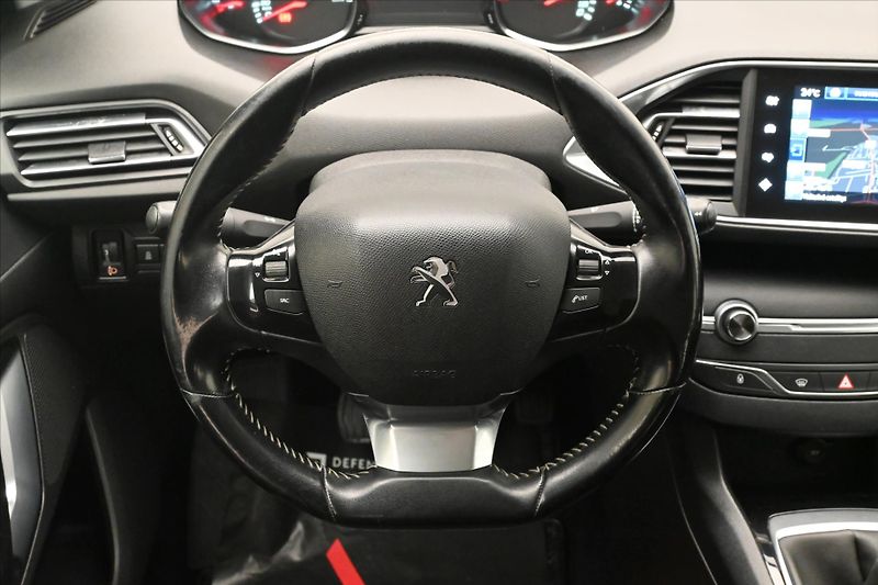 Peugeot 308 1,6 BlueHDi 73kW tažné Záruka - fotka 18 z 29