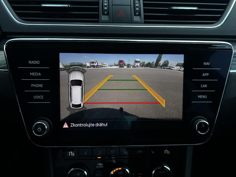 Škoda Superb 1.5TSI DSG Style 1.Maj DPH TZ - fotka 16 z 26