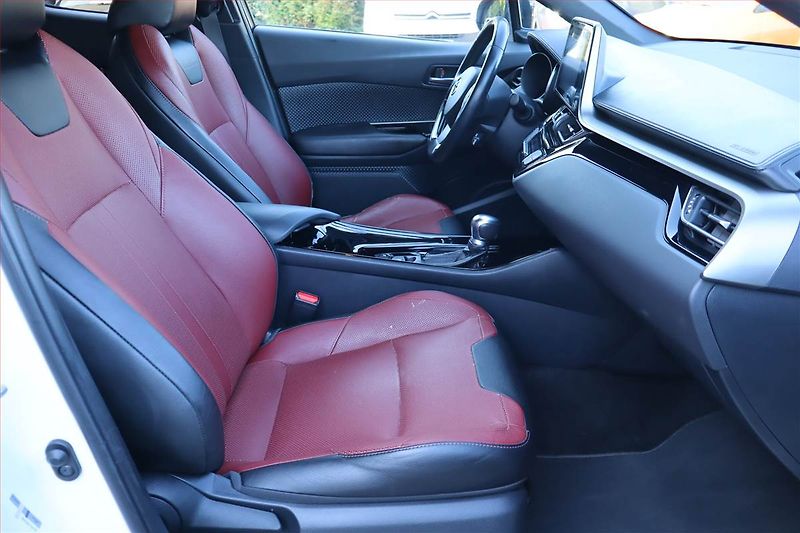 Toyota C-HR (2018) Selection 1.8 Hybrid, Automat - fotka 9 z 24