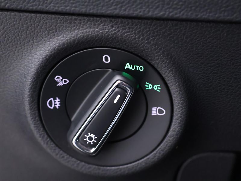Škoda Karoq 2,0 TDI 4x4 DSG Style LED DPH - fotka 14 z 32