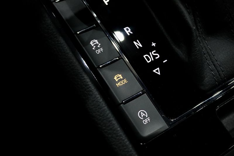 Škoda Superb 3 FL 2.0 TSI 140 kW DSG L&K  - fotka 29 z 52