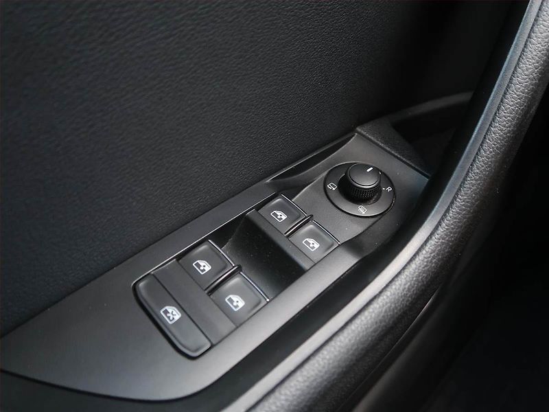 Škoda Superb (2016) Style 2.0 TDI, Navi, Bi-Xenony - fotka 17 z 19