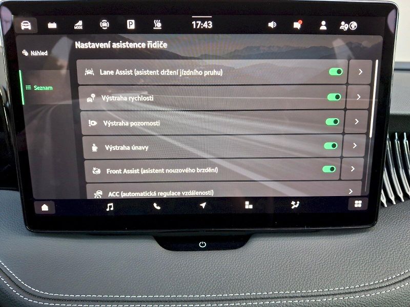 Škoda Superb (2025) Combi iV SportLine DSG 1,5TSi - fotka 23 z 35