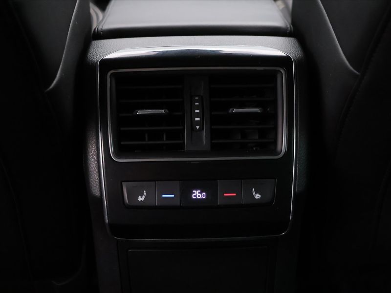 Škoda Superb 2,0 TSI 200kW DSG 4x4 L&K DPH - fotka 32 z 43