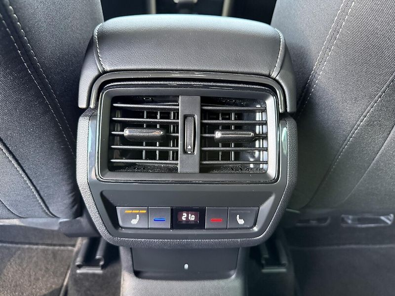 Škoda Karoq DSG 1,5TSi 110kW SportLine - fotka 23 z 24