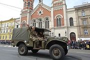 Plzní projel Konvoj svobody. Stovky kusů historické vojenské techniky v neděli projely z Bor do centra města. Ulice lemovaly tisíce diváků