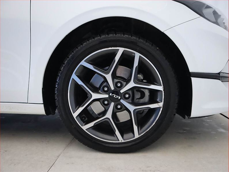 Kia Ceed (2025) 1.5 T-GDI - fotka 15 z 24