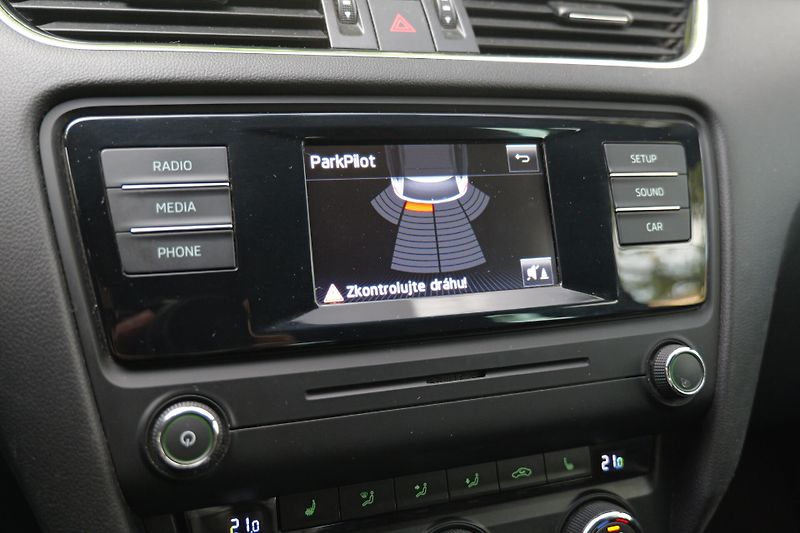 Škoda Octavia 2.0 TDI 135 kW RS Tažné - fotka 34 z 36