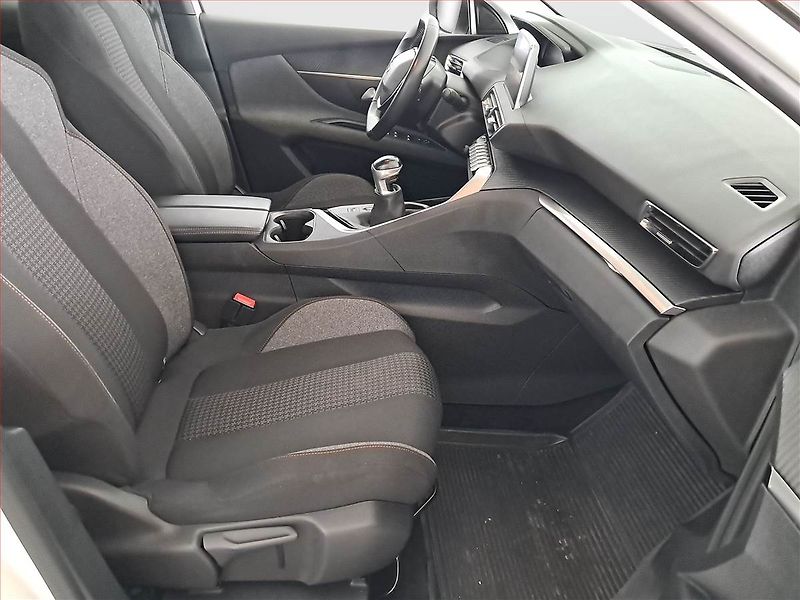 Peugeot 3008 (2020) 1.2 PureTech, ČR,1.maj - fotka 9 z 16