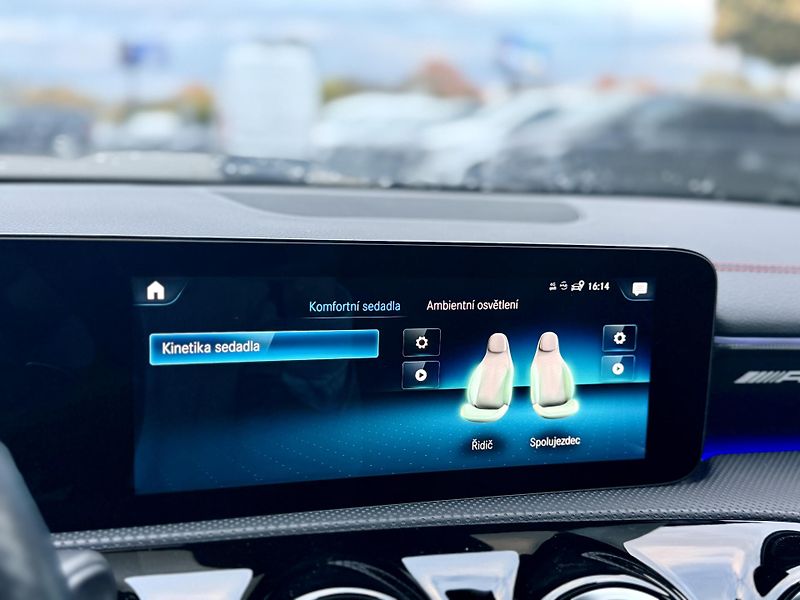 Mercedes-Benz CLA (2020) 45 4MATIC+ kupé - fotka 33 z 46