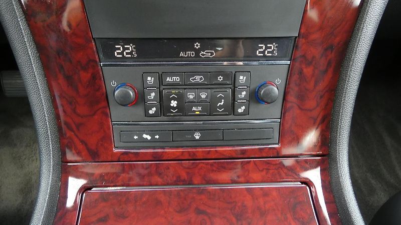 Cadillac Escalade 6,2 V8 301kW - fotka 16 z 23