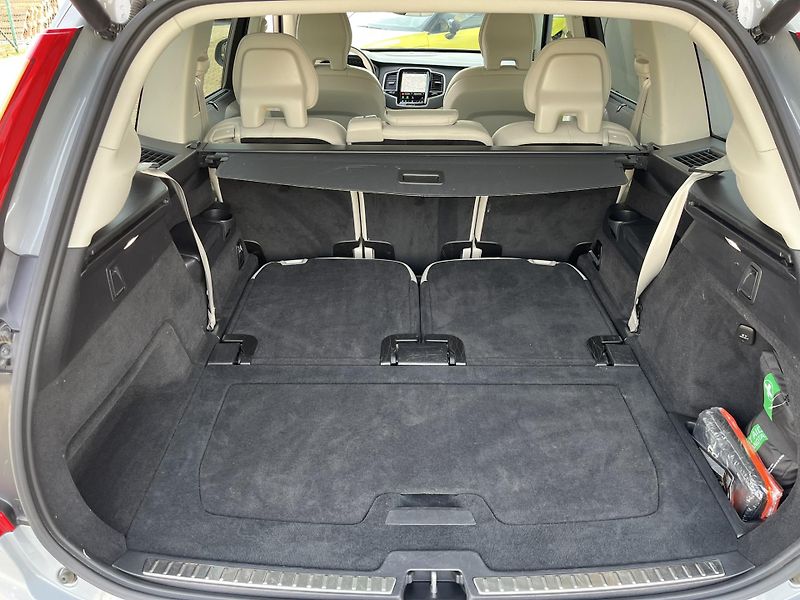 Volvo XC90 B5 (nafta) AWD PLUS BRIGHT *7M - fotka 37 z 42