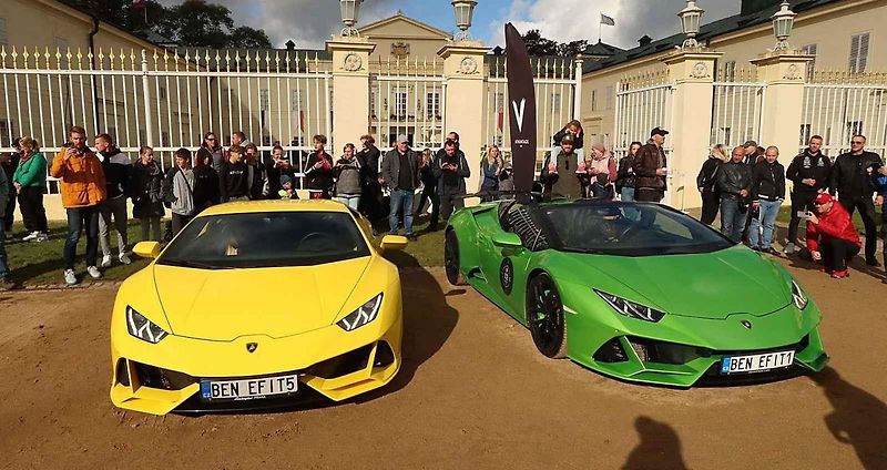 Luxusní supersporty projely západ Čech, milionové rarity přibrzdily v Kynžvartu