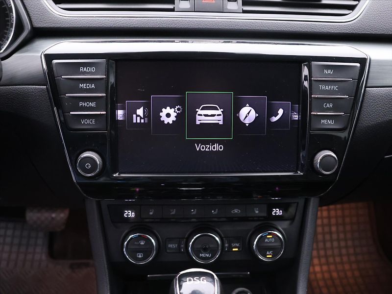 Škoda Superb 2,0 TDI 140kW DSG Style Plus - fotka 24 z 39