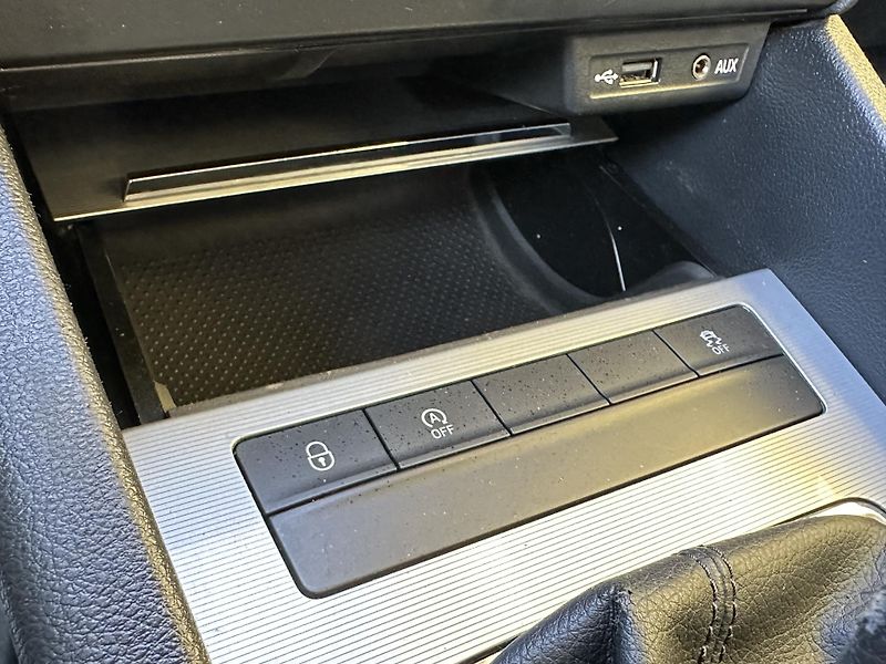 Škoda Octavia (2014) KOMBI 4x4 *1.6TDI/77kW *2.Maj - fotka 17 z 38