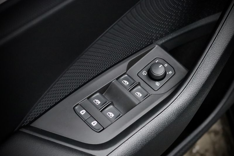 Škoda Octavia 4 Combi 1.5 TSI 110 kW - fotka 21 z 49
