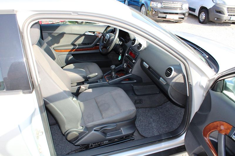 Audi A3 (2012) 2,0TDI 125KW KLIMA XENONY ALU - fotka 13 z 18