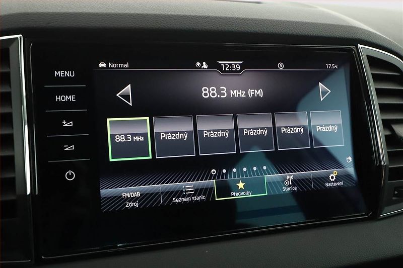 Škoda Karoq (2025) 1.5 TSI, Top Selection, ACC - fotka 9 z 19