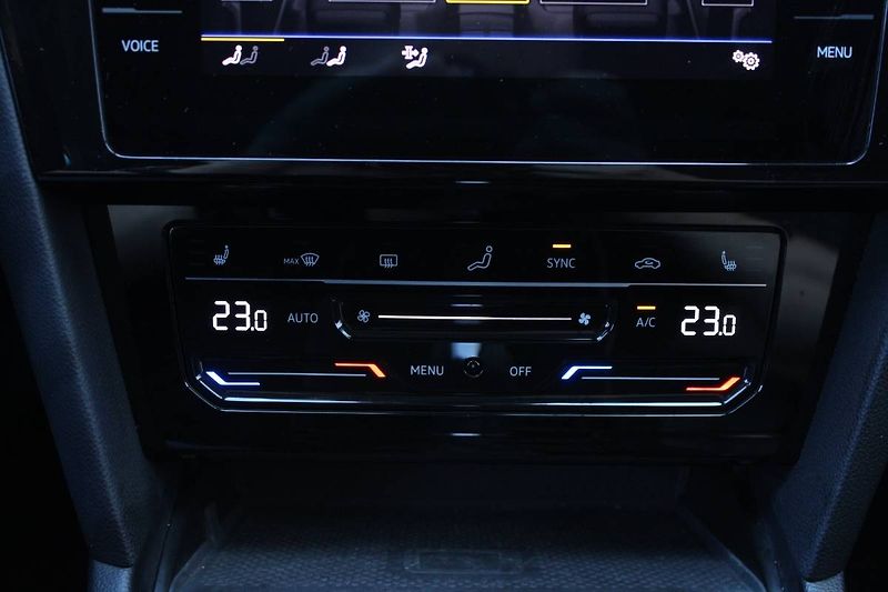 Volkswagen Passat (2022) 1.5 TSI 110kW DSG Head UP disp - fotka 6 z 35