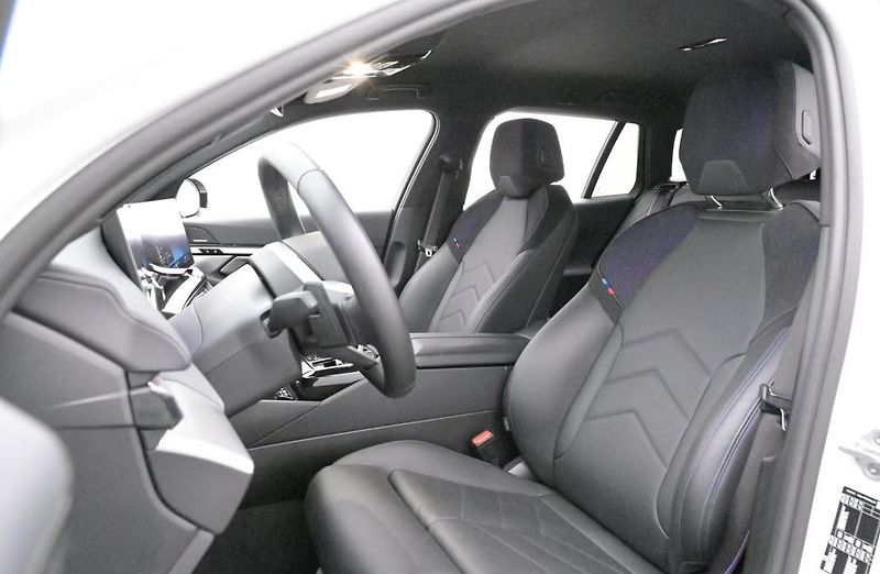 BMW i5 xDrive40 Touring M SoH 96% Taž - fotka 8 z 26