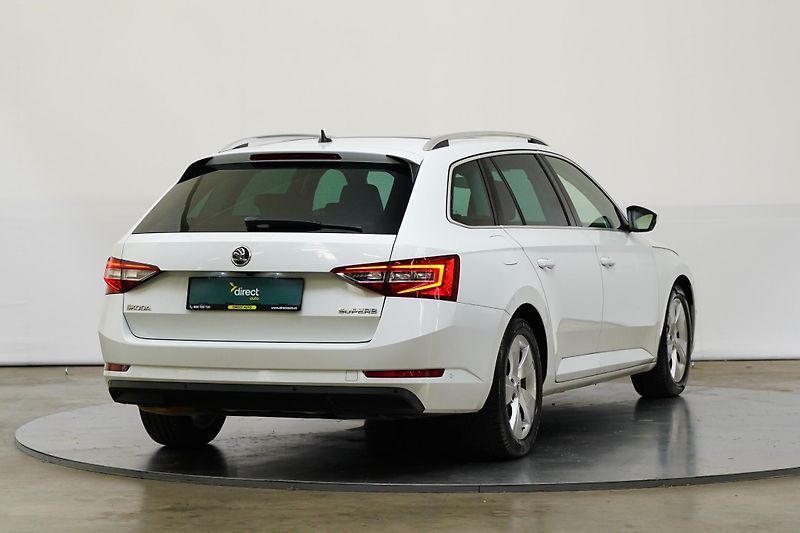 Škoda Superb - fotka 2 z 29