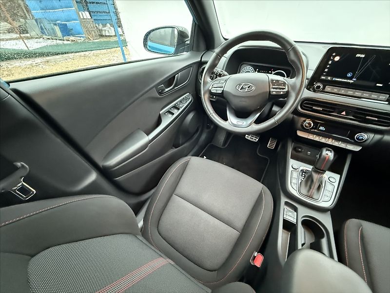 Hyundai Kona 1,6 T-GDi 145kW DCT N-Line 4WD - fotka 19 z 25