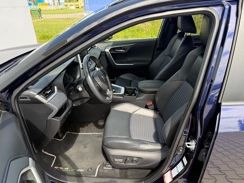 Toyota RAV4 2.5 HSD e-CVT AWD Selection - fotka 11 z 28