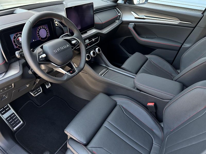 Škoda Kodiaq RS 2.0TSi 4x4 DSG 7-MÍST 265PS - fotka 12 z 43