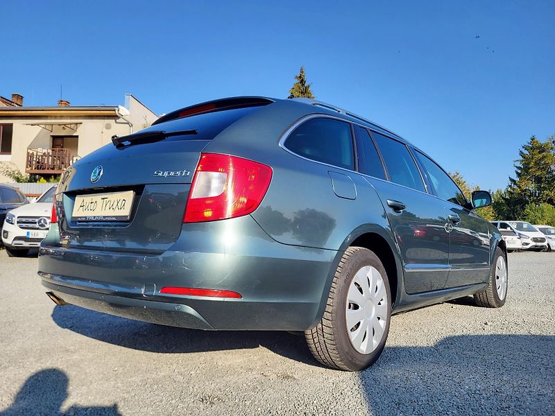 Škoda Superb II combi 2.0 TDi DSG ELEGANCE - fotka 29 z 42